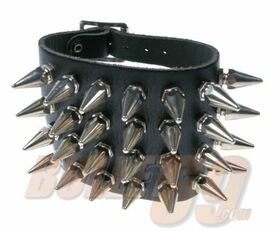 Bracelet cuir méga spikes